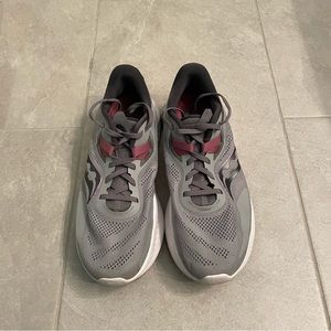 Saucony gray and purple LIKE NEW running shoes